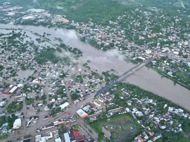 Inundaciones en Poza Rica tras lluvias extremas y desborde del río Cazones