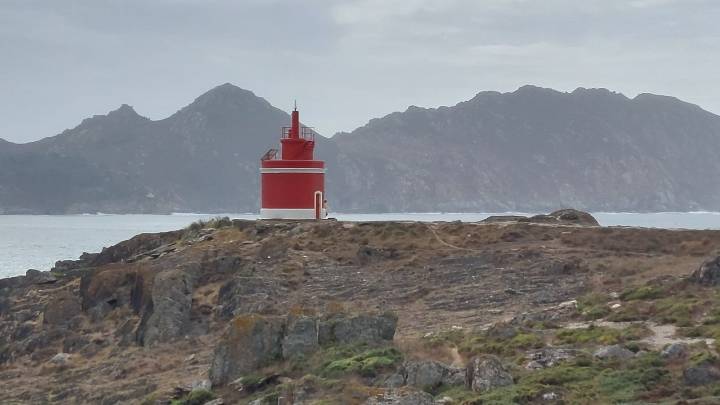 Mar bravo, dunas y faros con butaca en primera fila a las Cíes