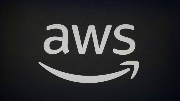 Amazon cloud outage takes down many online services around the world