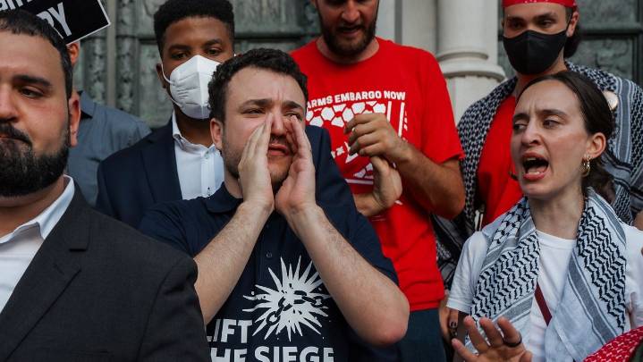 Mahmoud Khalil can freely travel around U.S. as he fights his deportation case, judge rules