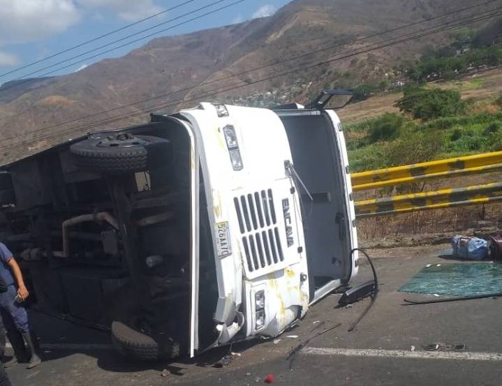 Colisión en la Autopista Regional del Centro deja un fallecido y tres heridos