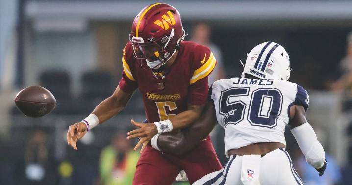 Commanders QB Jayden Daniels leaves game vs. Cowboys with hamstring injury