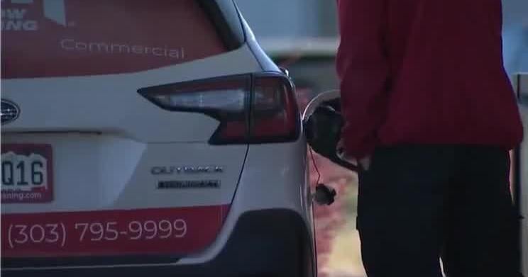 Gas prices drop across the U.S. due to record oil production