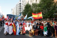 La diversidad hispana colorea la Gran Vía de Madrid con la Cabalgata de la Hispanidad