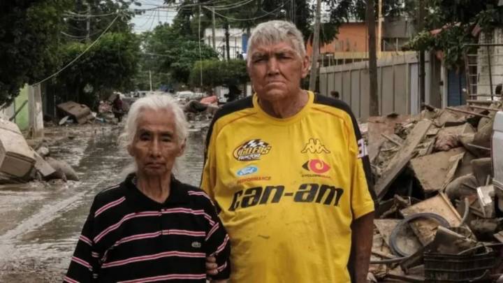 Muere abuelita que sobrevivió abrazada a su esposo en inundaciones en Veracruz