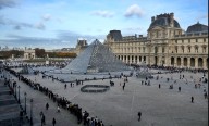 Detienen a sospechosos por el robo de joyas de la corona del museo del Louvre