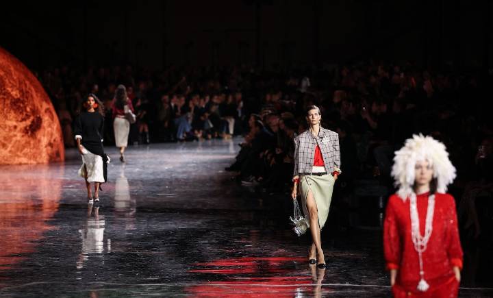 Matthieu Blazy desencorseta Chanel y cierra una semana de la moda parisina repleta de estrenos, pero escasa de compromiso