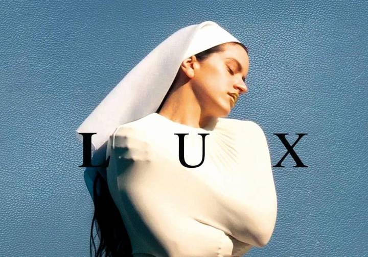 El crucifijo está de moda en el armario de los jóvenes