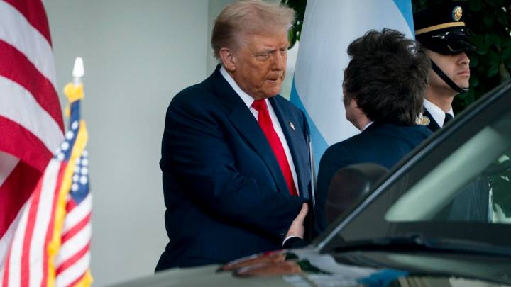 El Financial Times ratificó que Trump condicionó su apoyo a Milei al resultado electoral