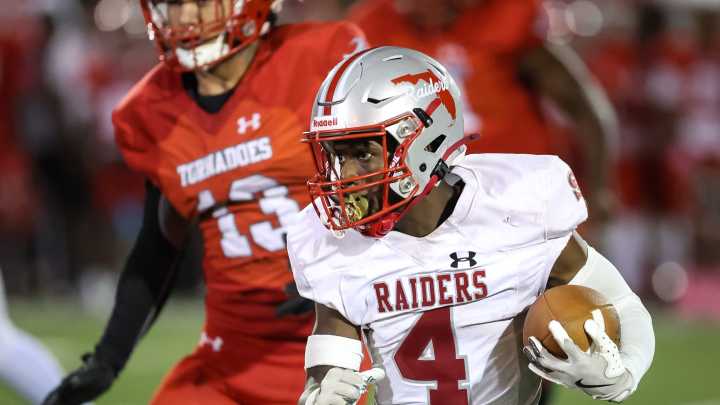 See the photos! Santa Fe football visits Bradford in district game