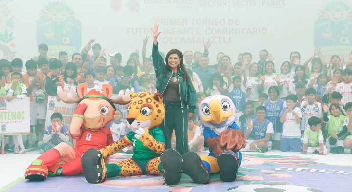 Clara Brugada entrega uniformes para el primer Torneo Infantil y Juvenil Ollamaliztli de cara al Mundo de 2026