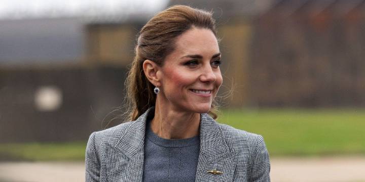 Title: Princess Catherine Goes Viral for Her Walk in High Heels on Plane Stairs