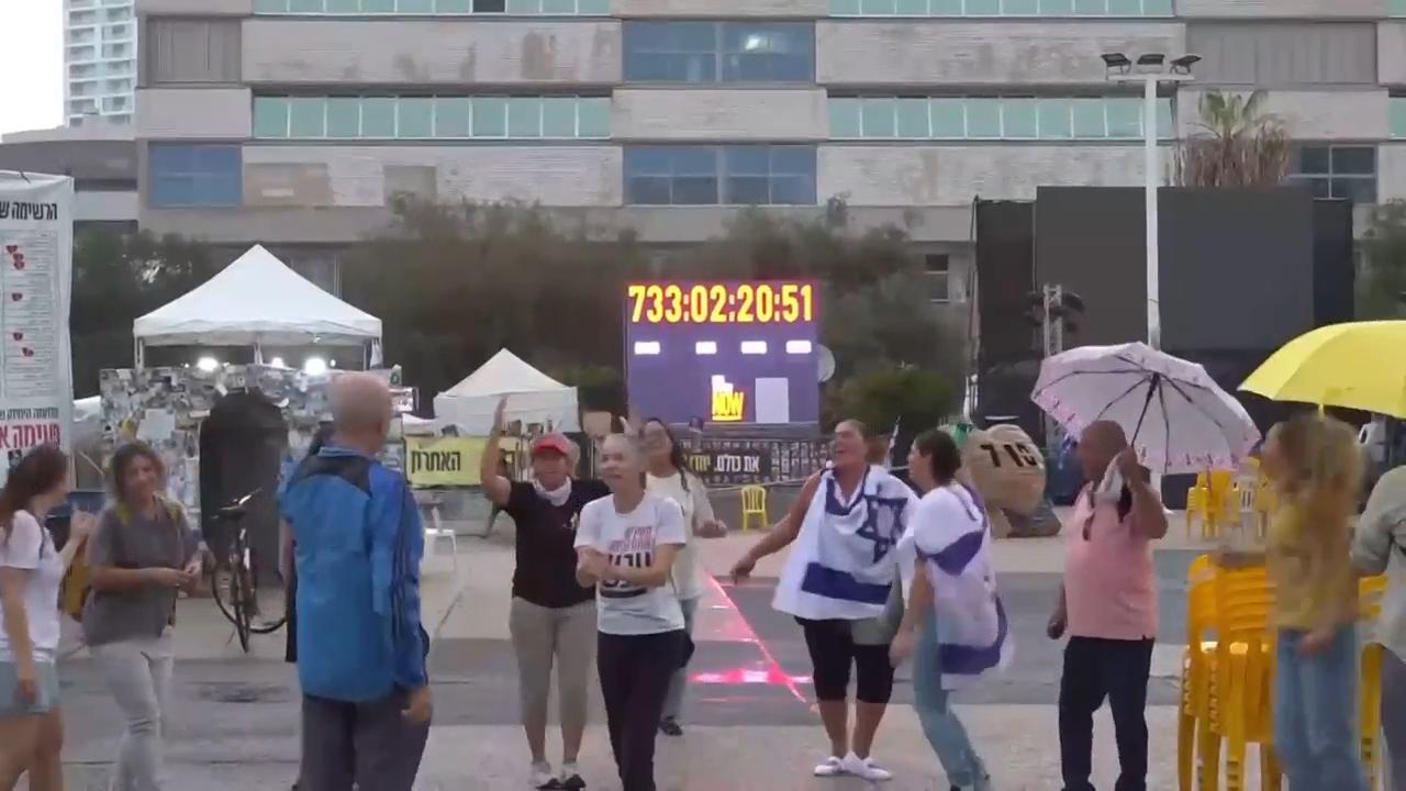 People in Tel Aviv celebrate after Israel and Hamas agree to 'first phase' of Trump's peace plan