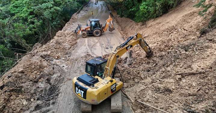 Empresarios poblanos envían maquinaria y apoyo a damnificados por lluvias en la Sierra Norte