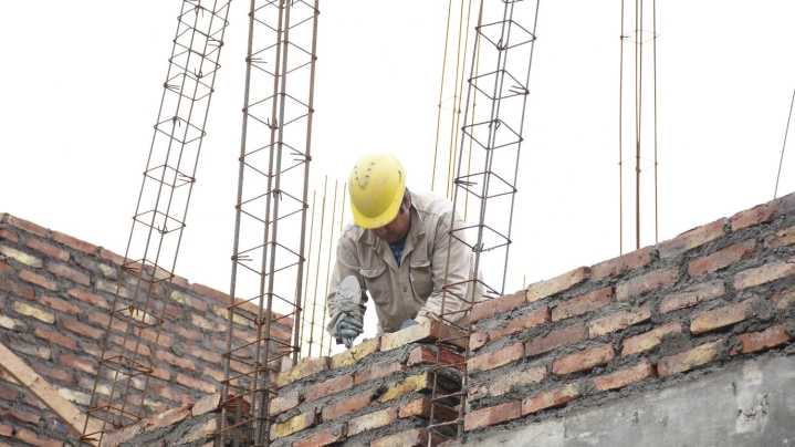 Empresa busca oficiales y ayudantes albañiles para obra en San Juan
