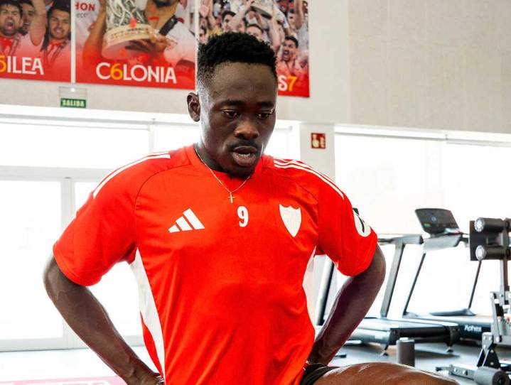 Akor, el enrachado, Adams ya está en Sevilla