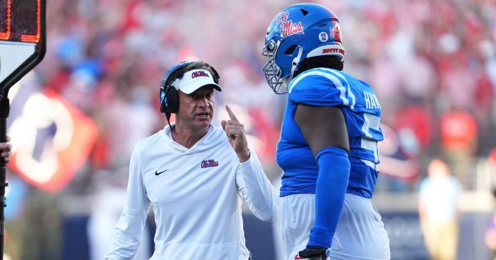 Projecting college playoff field: First rankings will bring controversy