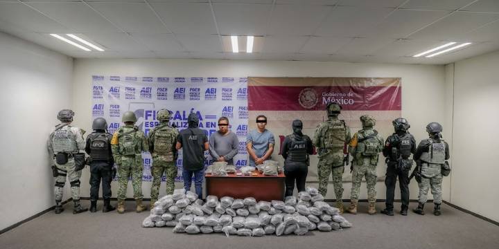 Capturan en Oaxaca a dos integrantes de la célula criminal “Comandante Cromo” con 100 kilos de droga