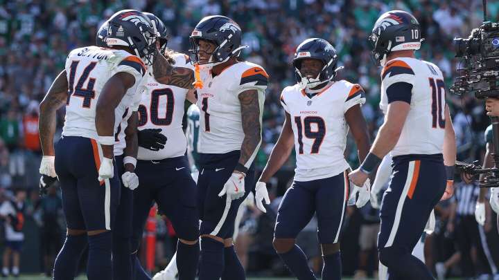 Broncos storm back from down 14 in fourth quarter to beat Eagles, 21