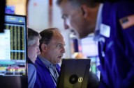 Bonos argentinos suben y el dólar se desploma antes del encuentro entre Milei y Trump