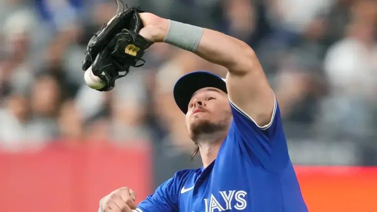Yankees remontan con drama y hunden a Azulejos en error clave