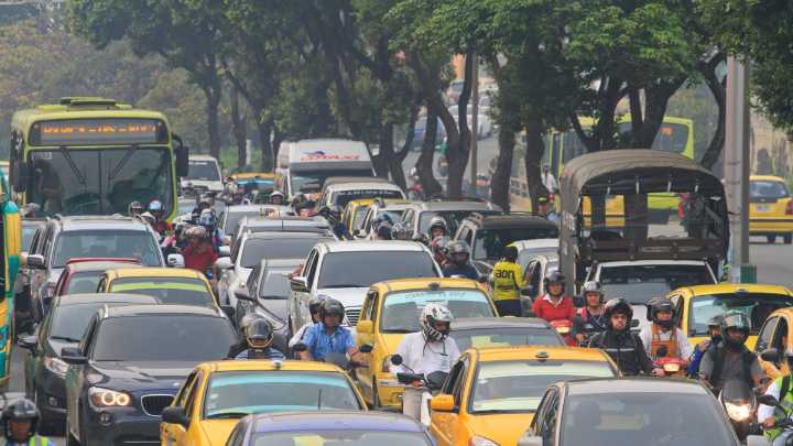 Aunque las ventas de vehículos en Colombia crecen a buen ritmo durante lo corrido del año 2025, se registra uno de los peores índices de motorización