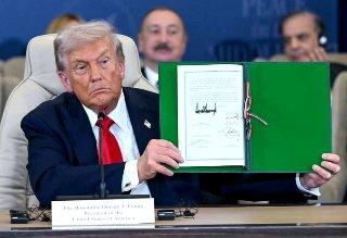 Trump y líderes de Medio Oriente firman histórico acuerdo de paz entre Israel y Hamás
