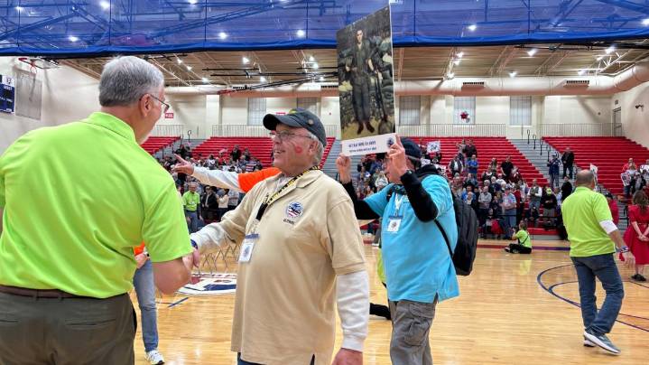 Community applauds 86 Hoosier veterans after return from Indy Honor Flight to Washington, D.C.