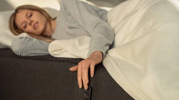 Owners of Luxury Smart Beds Literally Lost Sleep Due to AWS Outage