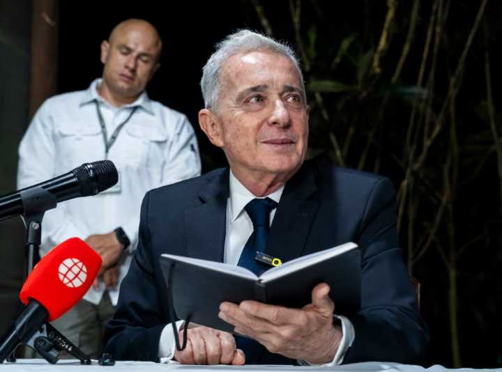 Las mil vidas de Álvaro Uribe