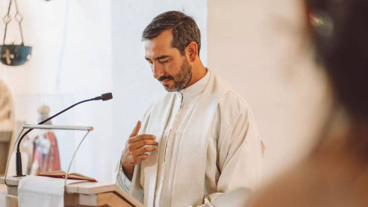 Sí, los curas también votan: el padre Pablo y su compromiso con la esperanza del país