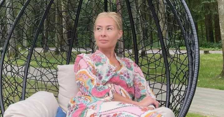 Hornchurch woman stabbed to death is pictured as husband arrested