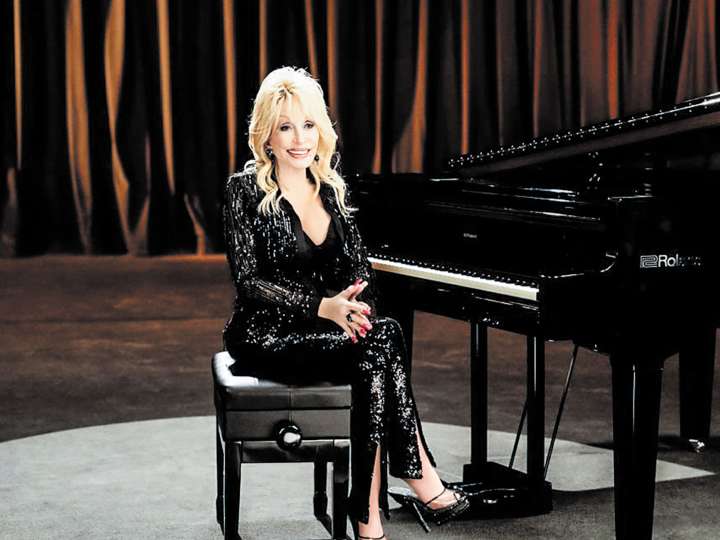 The music of Dolly takes a dramatic turn in ‘Threads’ by the DSO