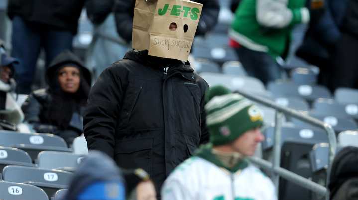 Jets humiliated in 1st half as ‘Let’s go Cowboys’ chants take over MetLife Stadium