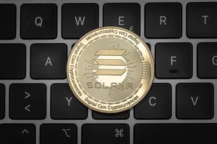 Solana Price Enters Uncertain Phase As Negative Divergence Emerges