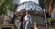 La BMV cae por tercera jornada consecutiva y Grupo México sube 1.63%
