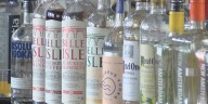 Cocktails to-go could be made permanent in Illinois under new bill provision