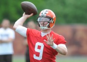 South Carolina Great Connor Shaw Given SEC Honor After Emotional Confession on Tragic Accident Connor Shaw’s journey with the South Carolina Gamecocks is finally paying off as the SEC makes a big anno