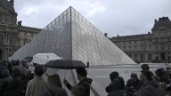 ¿Cuánto valen las joyas robadas del Museo del Louvre?