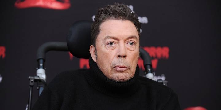 Tim Curry y el duro proceso de enfrentar un derrame cerebral: “Tuve que aprender a hablar otra vez”