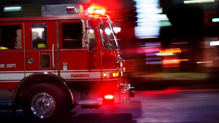 Apartment fire closes roads in Pullman; American Red Cross opens shelter
