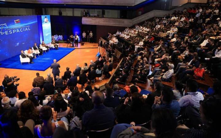 Maduro: Promovemos la ciencia como herramienta de paz y desarrollo