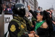 Mujeres protestan contra nuevo presidente de Perú por presunta agresión sexual ocurrida en 2024