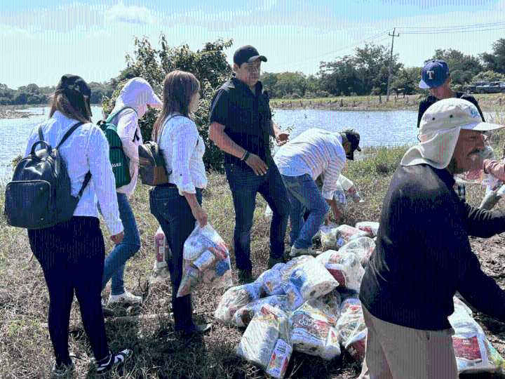 Gobierno estatal lleva apoyos y créditos a familias de Ébano