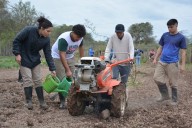 UNNE! Alumnos de ERAGIA realizaron la huerta para una escuela de la comunidad Wichi en el impenetrable chaqueño