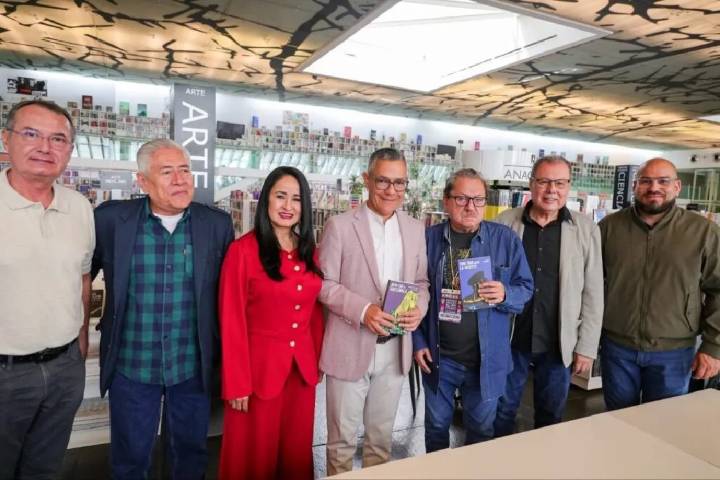Venezuela y México firman convenio para impulsar lectura en América Latina