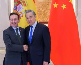 Albares pide que exista "un terreno de juego equilibrado" entre China y España y reciprocidad para las empresas españolas