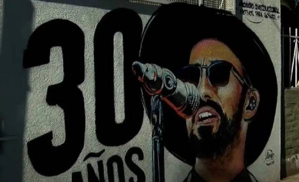 La Escuela Nº 58 de Ingeniero White homenajeó a Abel Pintos con un mural en su honor