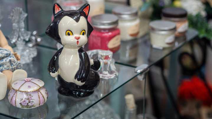 The 15 Best 'Holy Grail' Thrift Store Finds We've Seen On Social Media