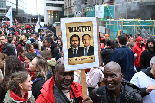 Policía lanza gas lacrimógeno en protesta en Bruselas contra medidas de austeridad